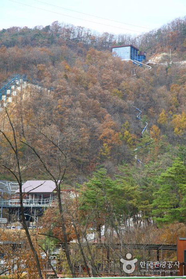 충북 단양여행 남한강 절벽 산책로 (사진출처=한국관광공사)