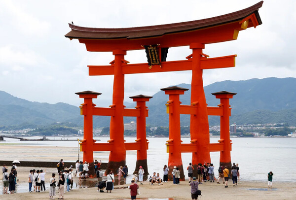 이쓰쿠시마 신사는 1,400년의 역사를 갖고 있습니다. (사진출처=CNN, 게티이미지)