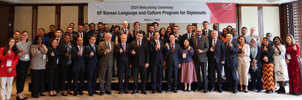 KF 외교관 한국언어문화연수 환영식 참가자들이 기념촬영을 하고 있다. (사진=순천향대학교 제공)