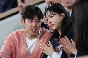 이강인, '두산가 5세' 박상효와 잇단 공개 동행… 열애설 넘어선 '관계' 시사